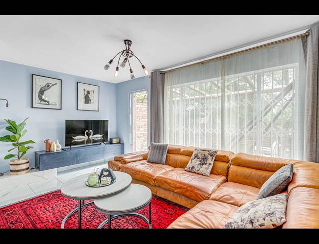 2 BEDROOM TOWNHOUSE FOR SALE IN SUNDOWNER